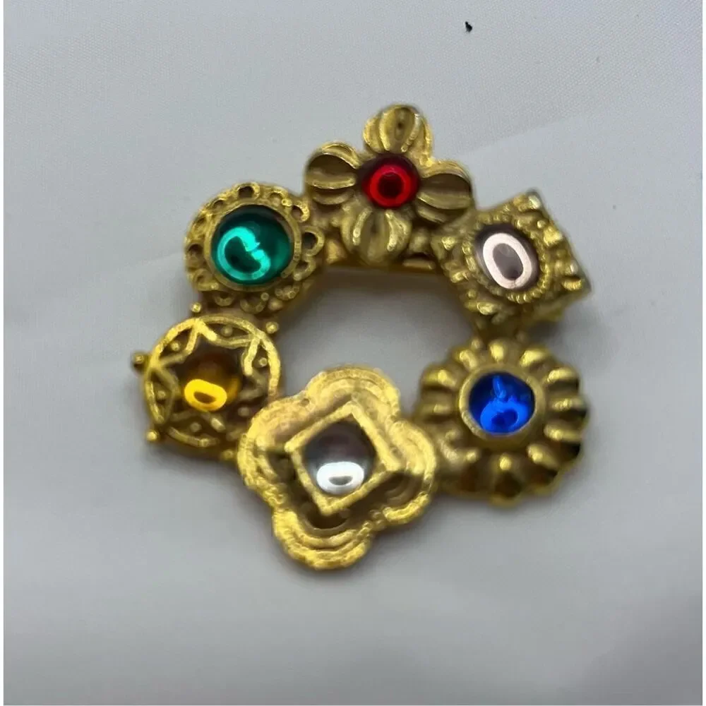 Lot of Four Vintage Goldtone Brooches